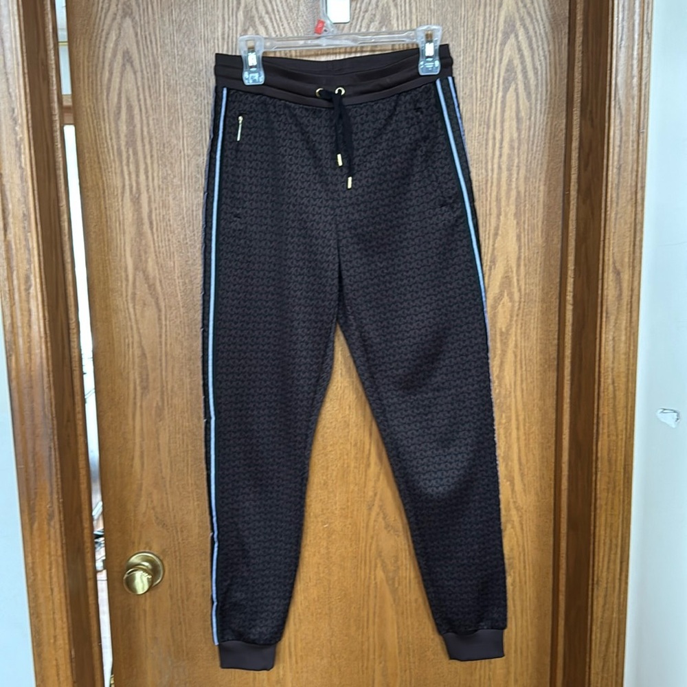 Rare Michael Michael Kors logo joggers size small zipper
Pockets